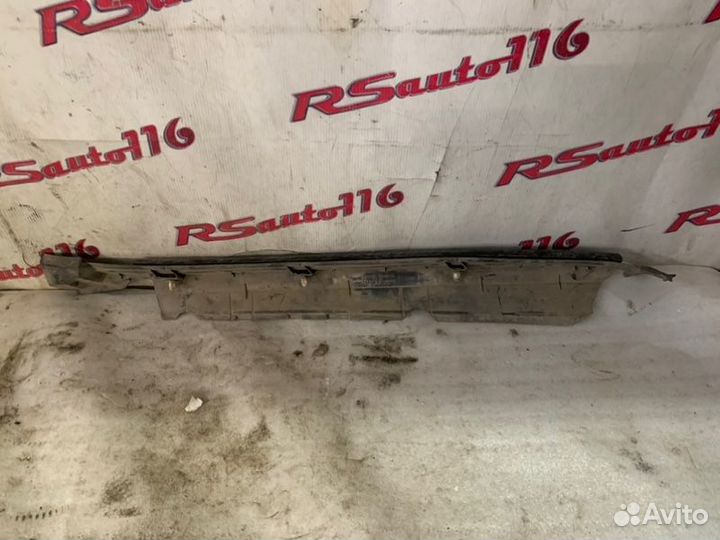 Накладка крыла передняя правая Land Cruiser 200