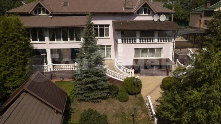 Дом 750 м² на участке 15 сот.