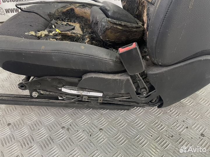 Замок ремня безопасности Mercedes W204