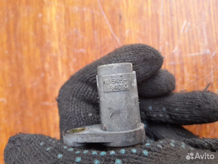 Датчик ABS задний Toyota Ipsum 15