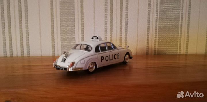 19) Коллекционные машинки в ассортименте