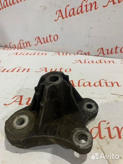 Кронштейн подушки двигателя Ford Focus 2 1.6