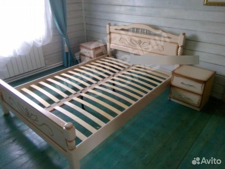 Кровать массив