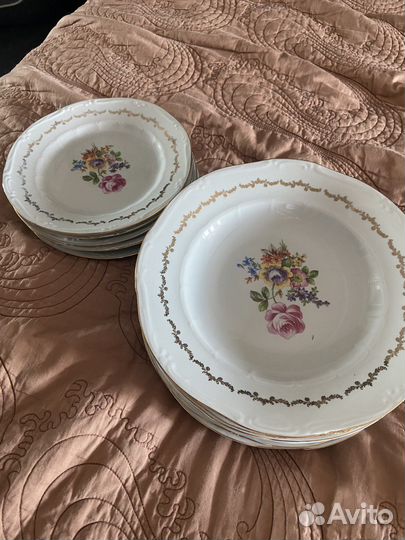 Тарелки столовые и десертные