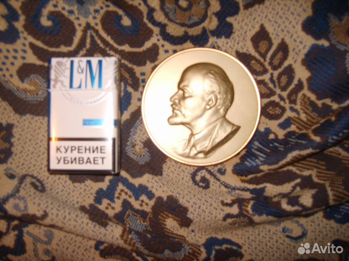 Барельеф Ленина