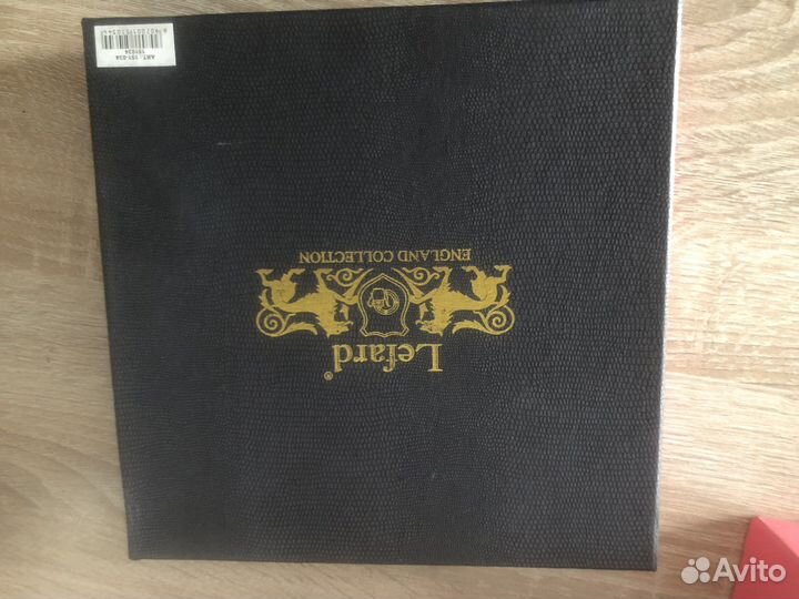 Фарфоровая тарелка