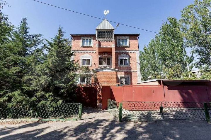 Коттедж 304,8 м² на участке 8,06 га