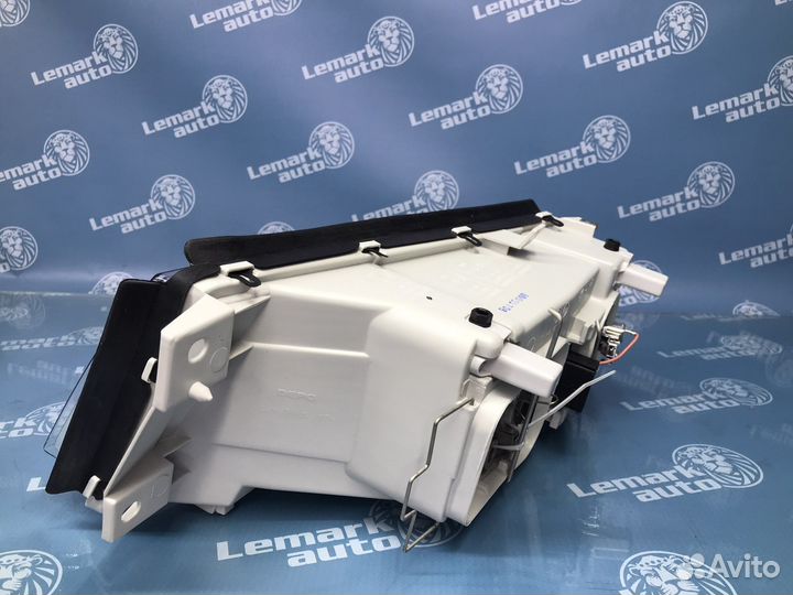 Фара правая Skoda Octavia A4