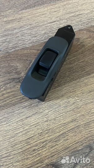 Кнопка стеклоподъемника задняя правая Mitsubishi