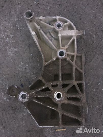 Кронштейн генератора Renault Logan LM05 K4M 2008