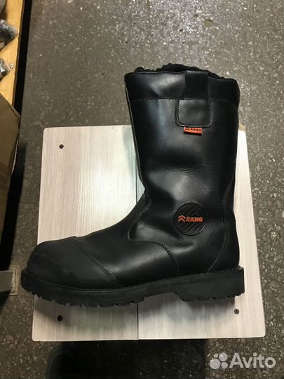 Продам новые рабочие сапоги rang