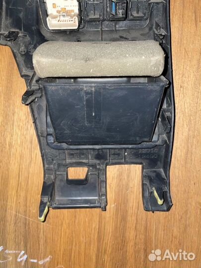 Накладка торпеды в сборе левая Toyota Corolla