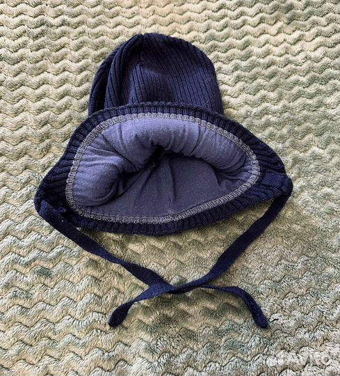 Шапка для мальчика с завязками