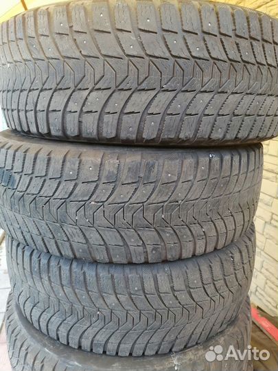 Michelin X-Ice North 3 215/65 R16
