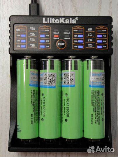 Умная зарядка с аккумуляторами 18650 в комплекте