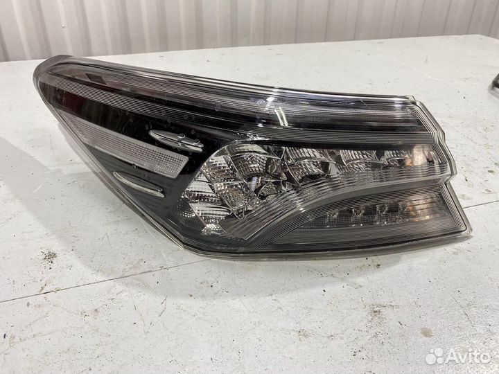 Фонарь задний левый toyota camry xv70