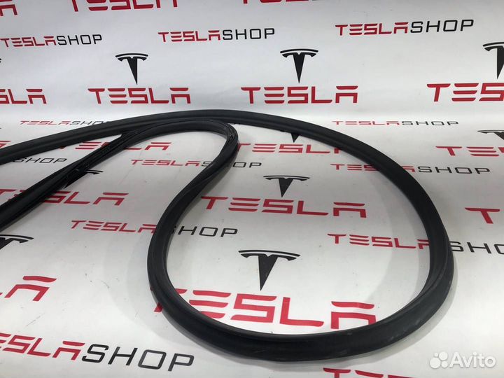 Уплотнитель багажника Tesla Model S 2-й рест. 2021