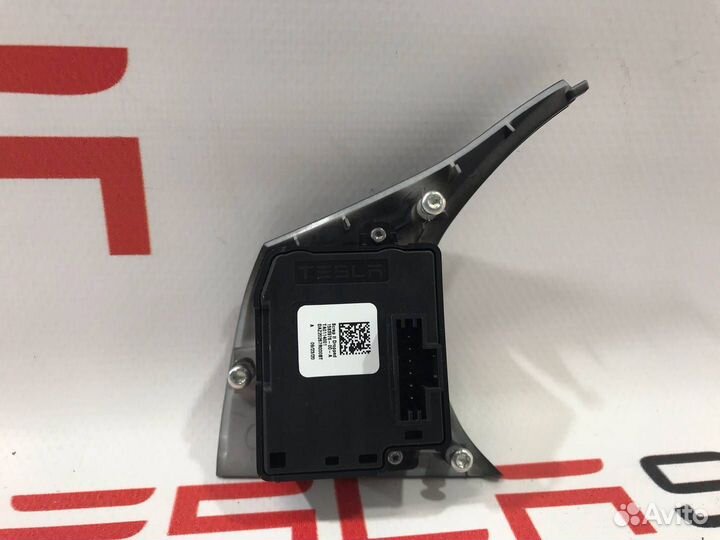 Кнопка управления на руле Tesla Model 3 2020