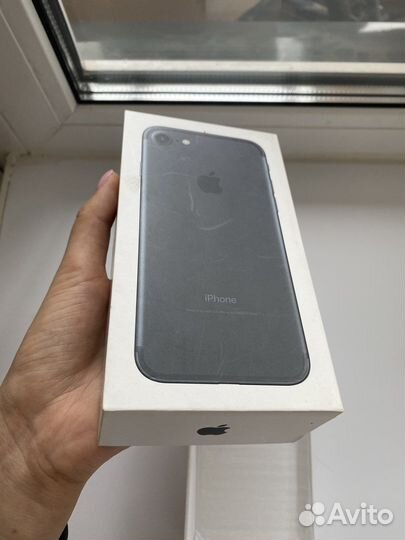 Коробка от iPhone 7 32 гб