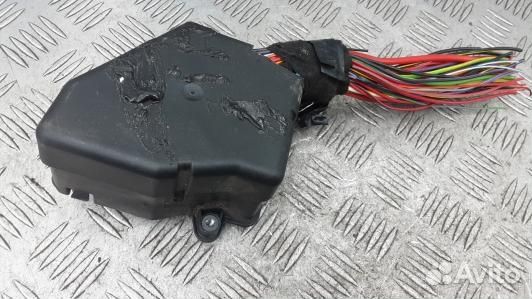 Блок предохранителей audi A4 B7 (93O01M101)