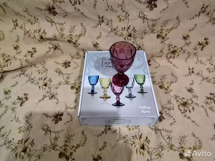 Набор бокалов из цветного стекла