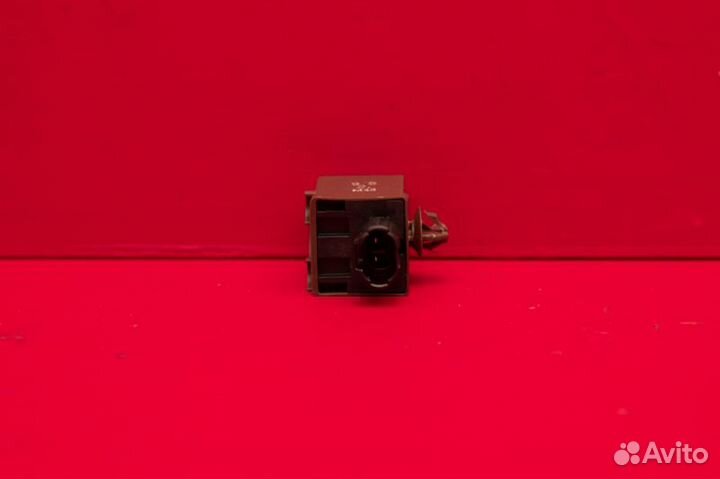 Датчик открытия двери Toyota Land Cruiser 200 1VD