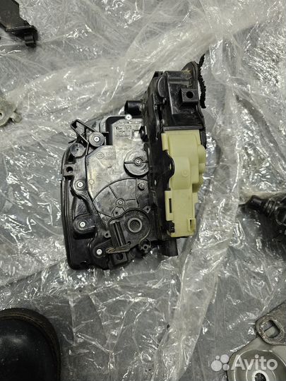 Замки под доводчики BMW G30 G05 G06 G07 G12