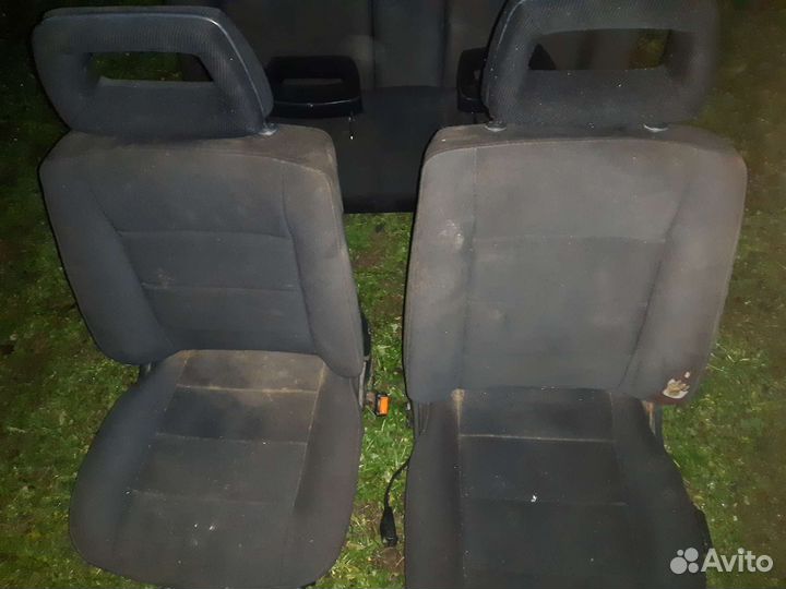 Сиденья передние и задние на ауди 100 c3