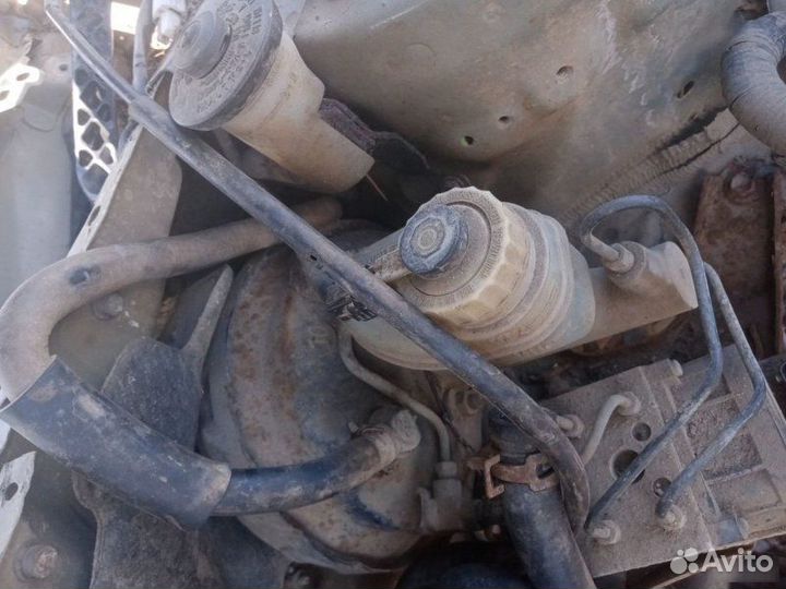 Главный тормозной цилиндр Toyota Avensis 2000