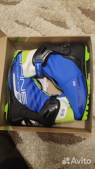 Лыжные ботинки spine коньковые