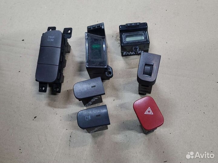 Кнопка аварийного сигнала Hyundai Elantra XD