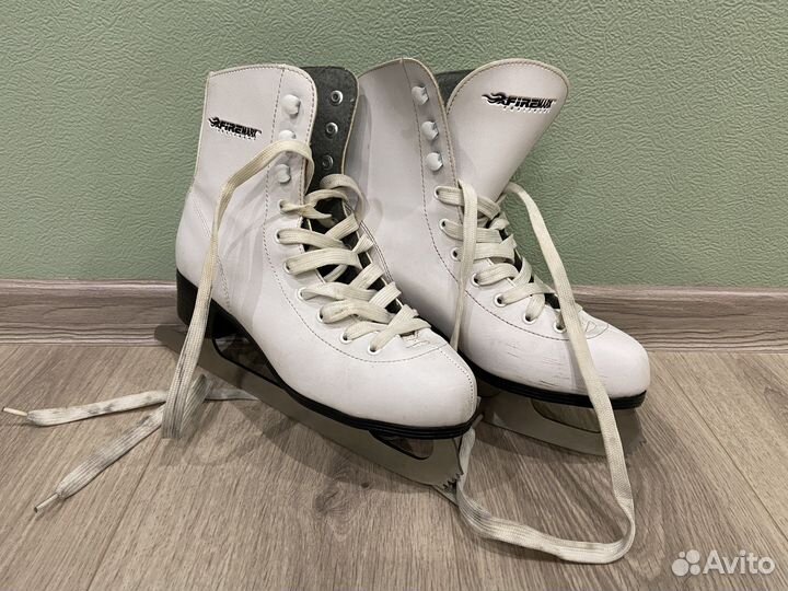 Коньки фигурные женские 38 размер