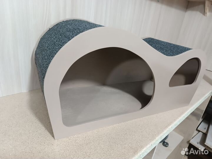 Домик лежанка для кошки и собаки с когтеточкой