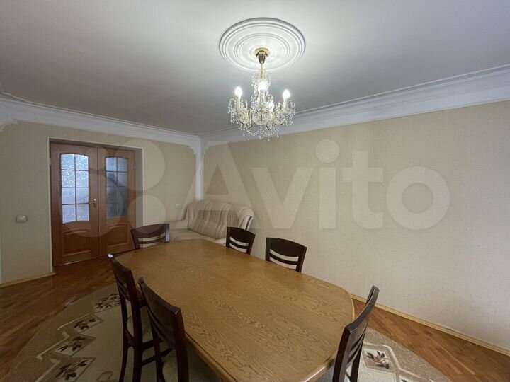 2-к. квартира, 72 м², 3/10 эт.