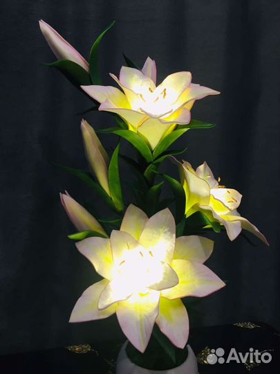 Лилия светильник