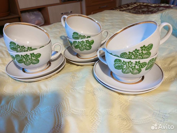 Чайные чашки с блюдцами