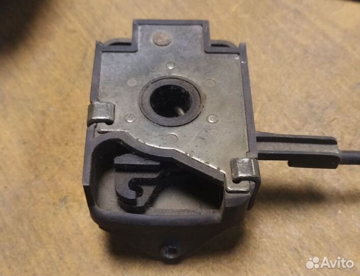 Замок капота бмв Е36 правый