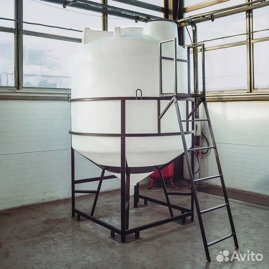 Емкости пластиковые от 2000т.л. до 10000 тонн