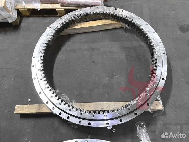 Опорно-поворотный круг R220LC-9SH 81N6-00023BG