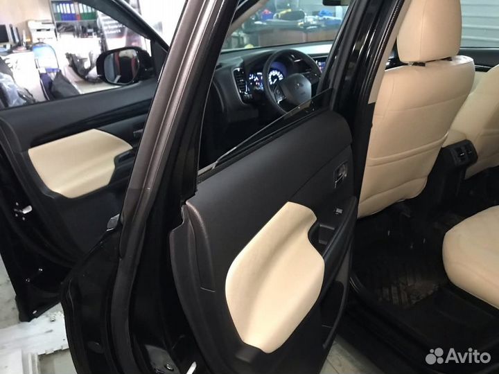 Чехлы на Mitsubishi Outlander 4