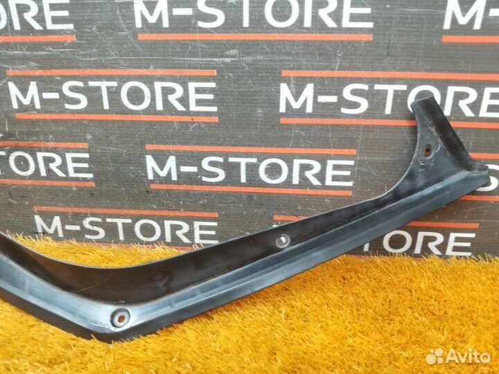 Водосток багажника правый Mercedes-Benz C-Class