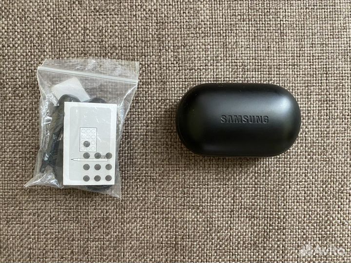 Беспроводные наушники Samsung Gear IconX