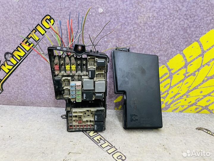 Блок предохранителей моторный Форд Фокус 2 АКПП