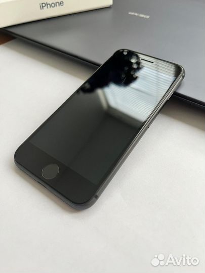 iPhone 8, 64 ГБ