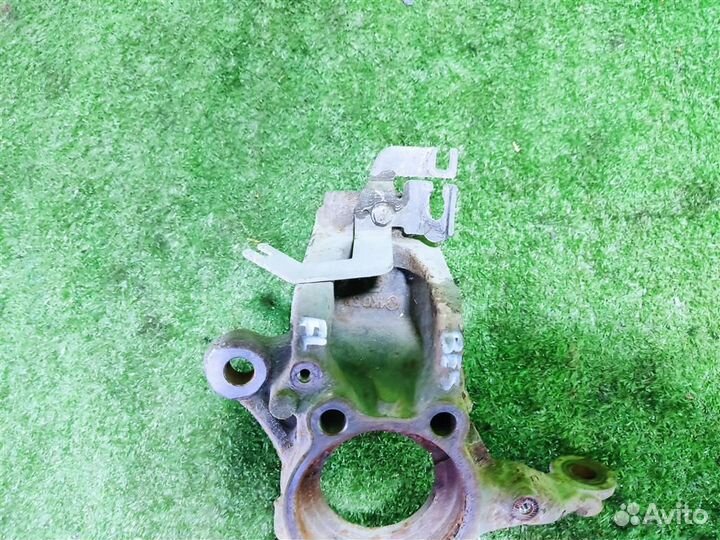 Кулак передний левый volkswagen Caddy 3 2013