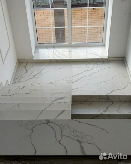 Лестница из кварцевого агломерата