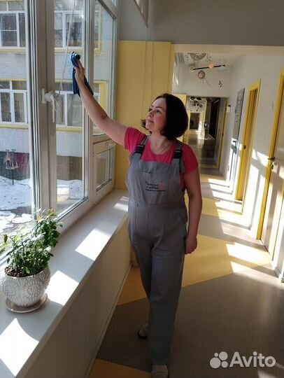 Утренняя уборщица/уборщик