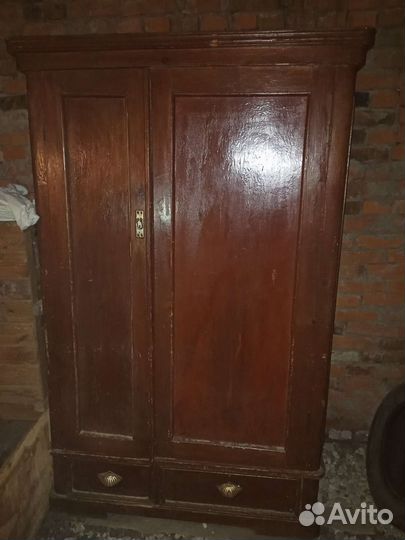 Шкаф старинный