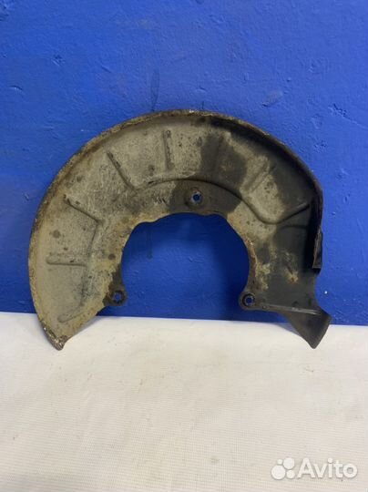 Пыльник тормозного диска передний правый jetta 5