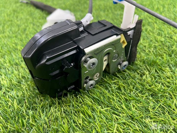 Замок двери передний левый Infiniti Fx45 S50